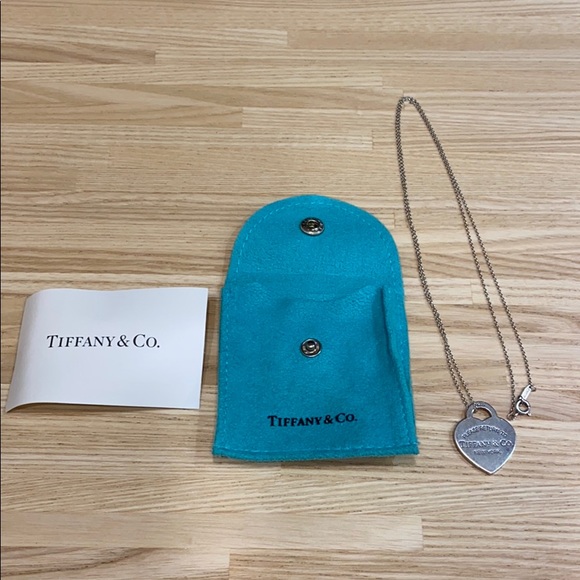 Auth. Tiffany & Co. Silver Heart Pendant w/ Chain - Picture 4 of 9